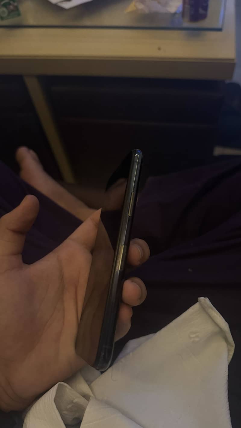 Apple iPhone 11 Pro 4