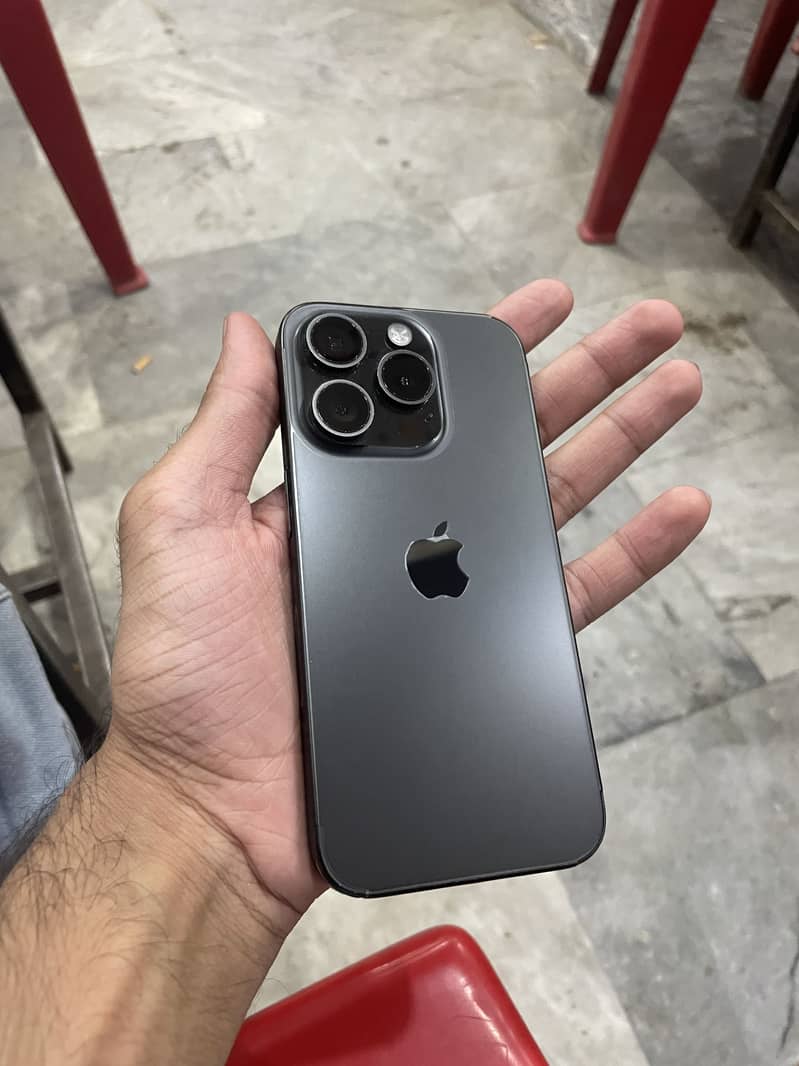 Apple iPhone 15 Pro 0