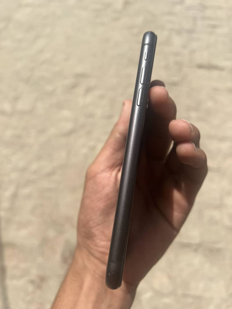 Apple iPhone 11 3