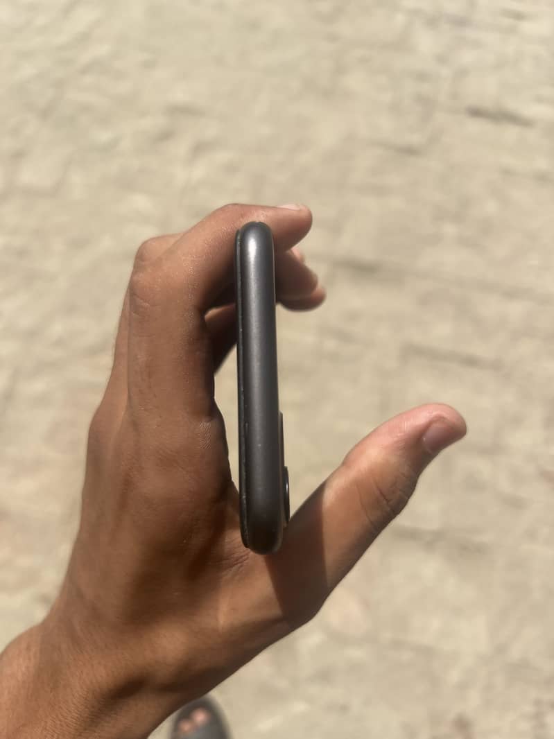 Apple iPhone 11 7