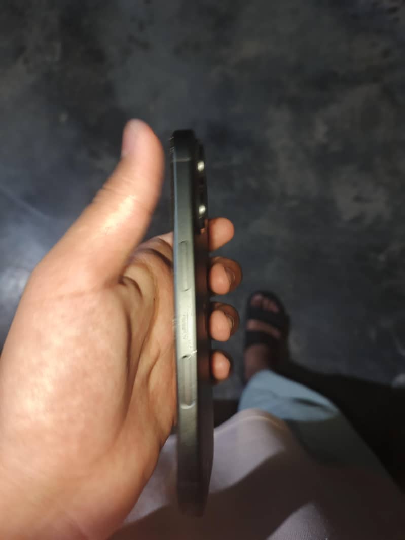 Apple iPhone 16 1