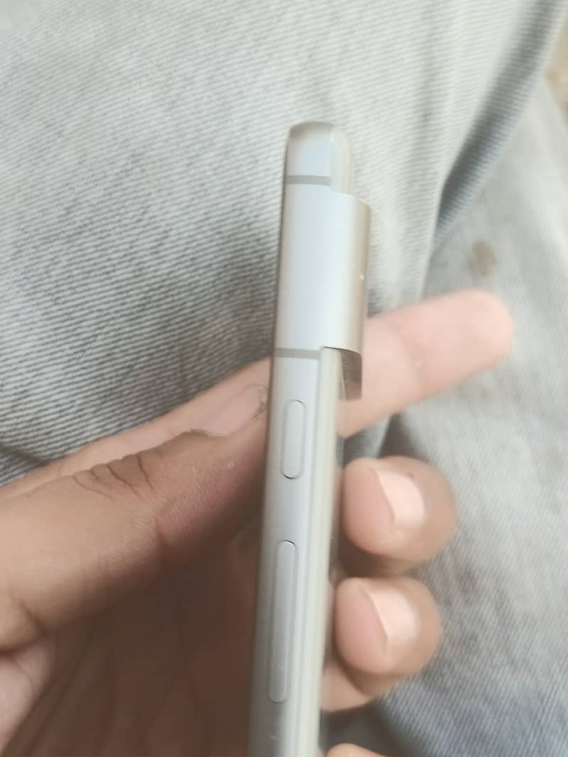 Google Pixel 8 4