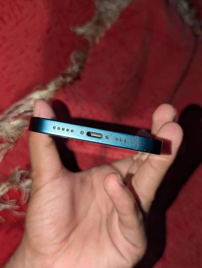Apple iPhone 13 2