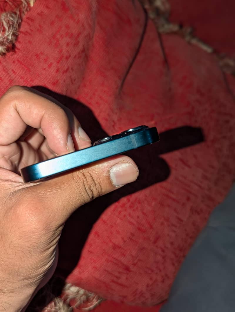 Apple iPhone 13 4