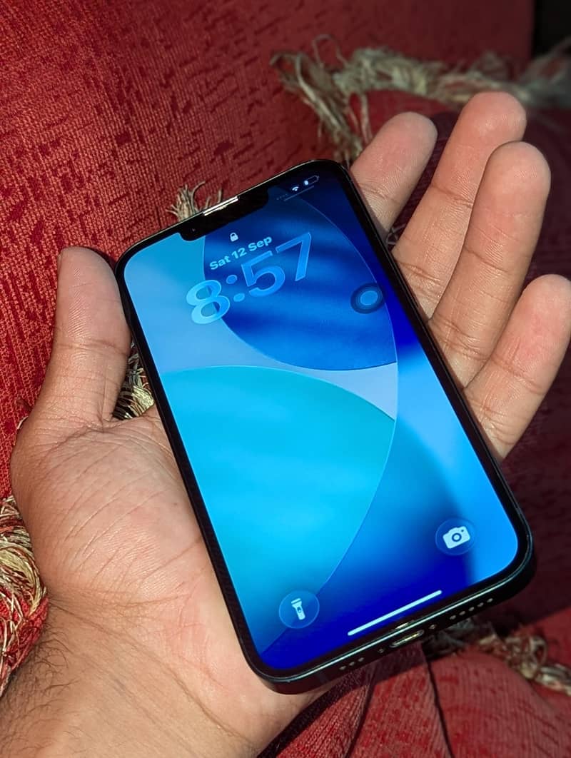 Apple iPhone 13 5