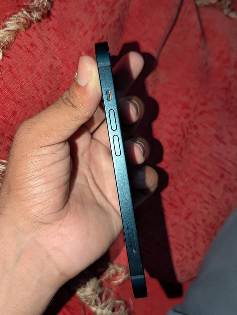 Apple iPhone 13 7