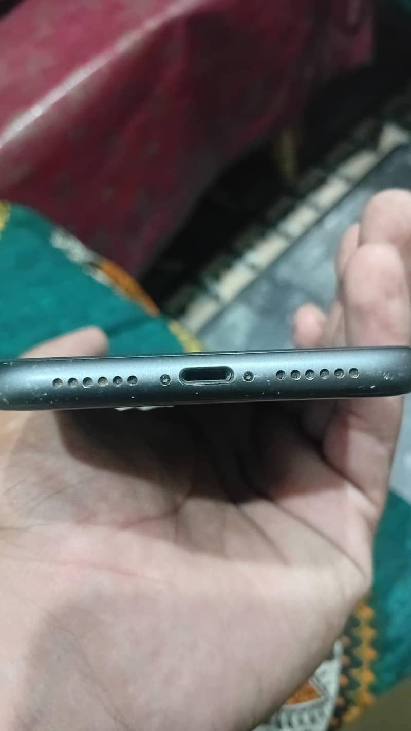 Apple iPhone 11 3