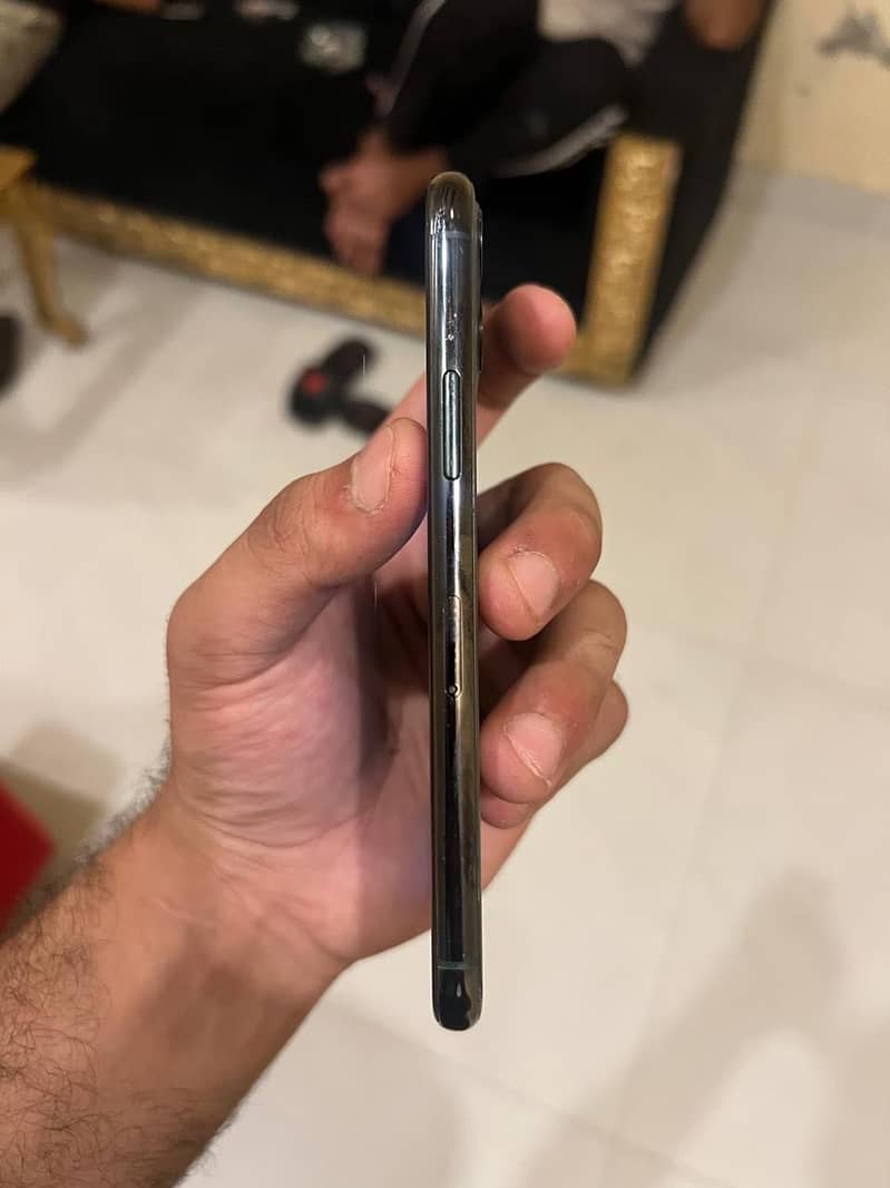 Apple iPhone 11 Pro 3