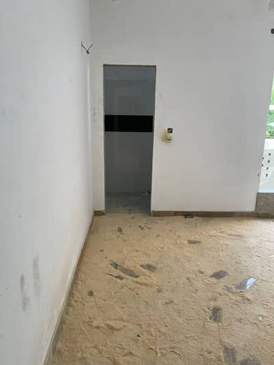 4 MARLA BRAND NEW FLAT AVAILABLE FOR BACHELORS NEAR SAROBA GARDEN