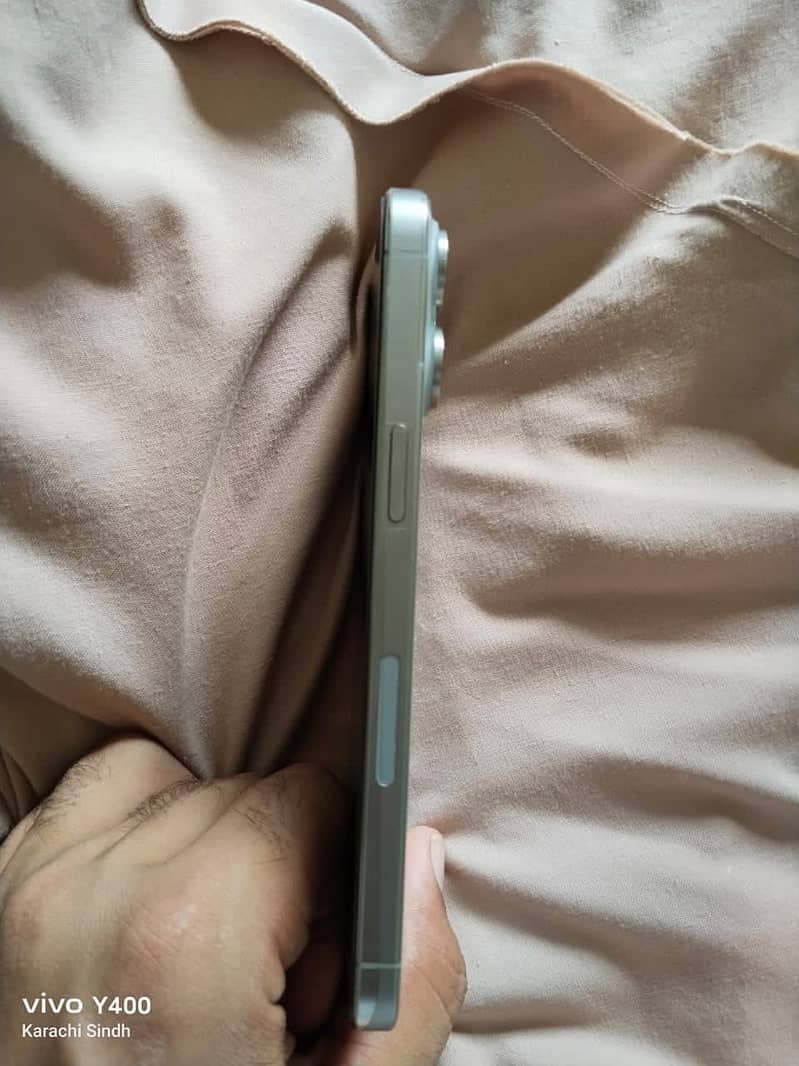 Apple iPhone 15 Pro Max 2