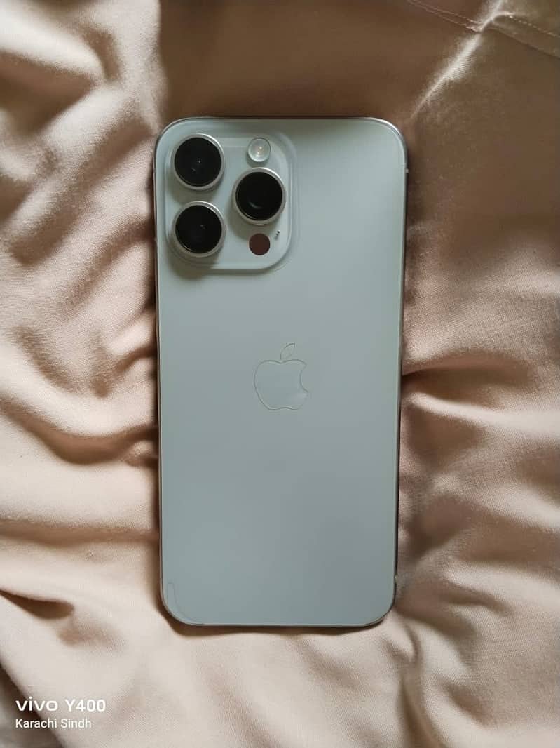 Apple iPhone 15 Pro Max 4