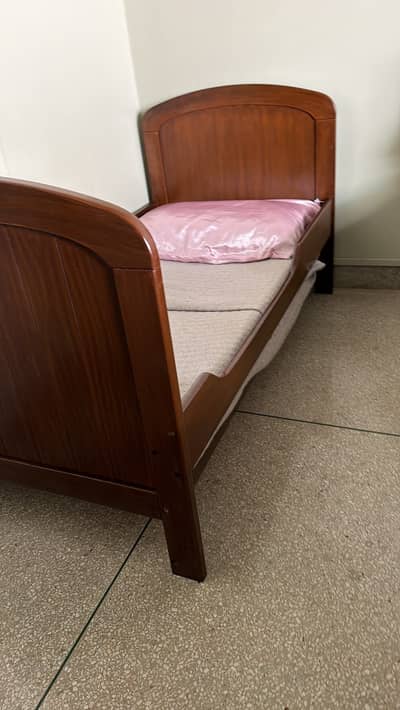 Wooden Children's Baby cot with Mattress – Good Condition