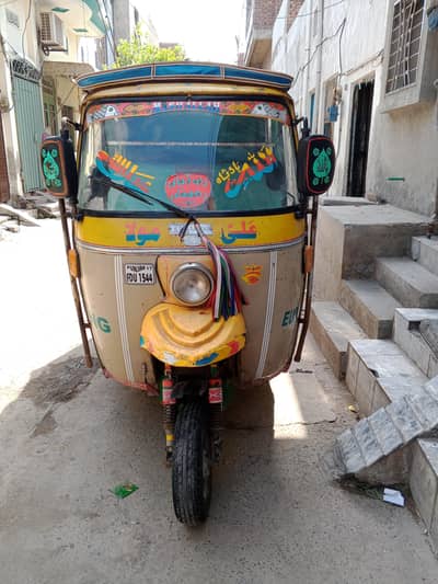 Tez raftar cng rickshaw
