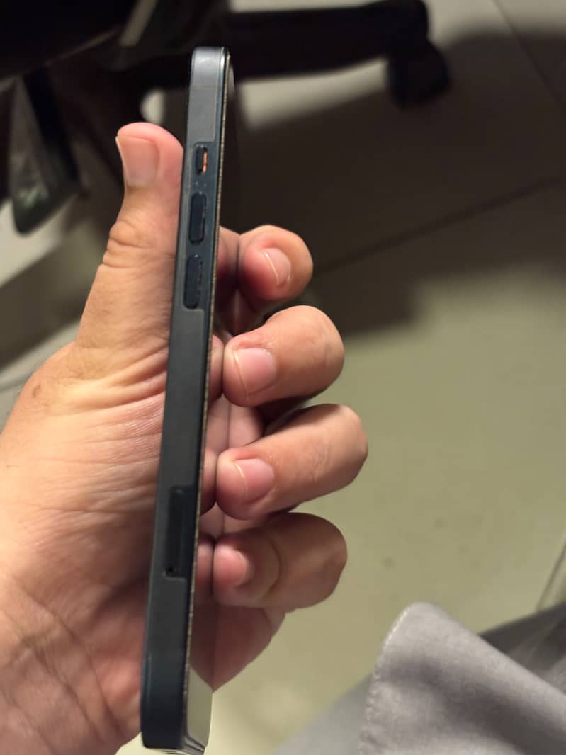 Apple iPhone 13 5