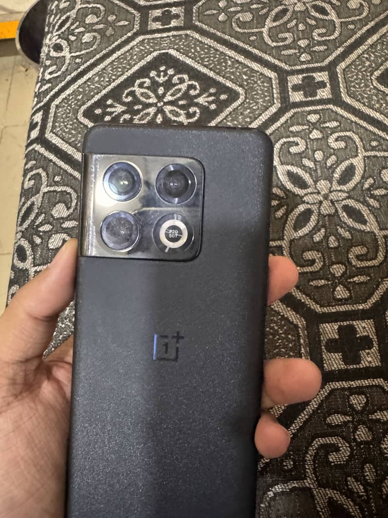 One Plus 10 Pro 4