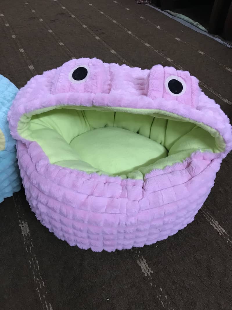 Cat Frog bed 1