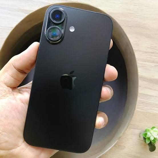 Apple iPhone 16 0