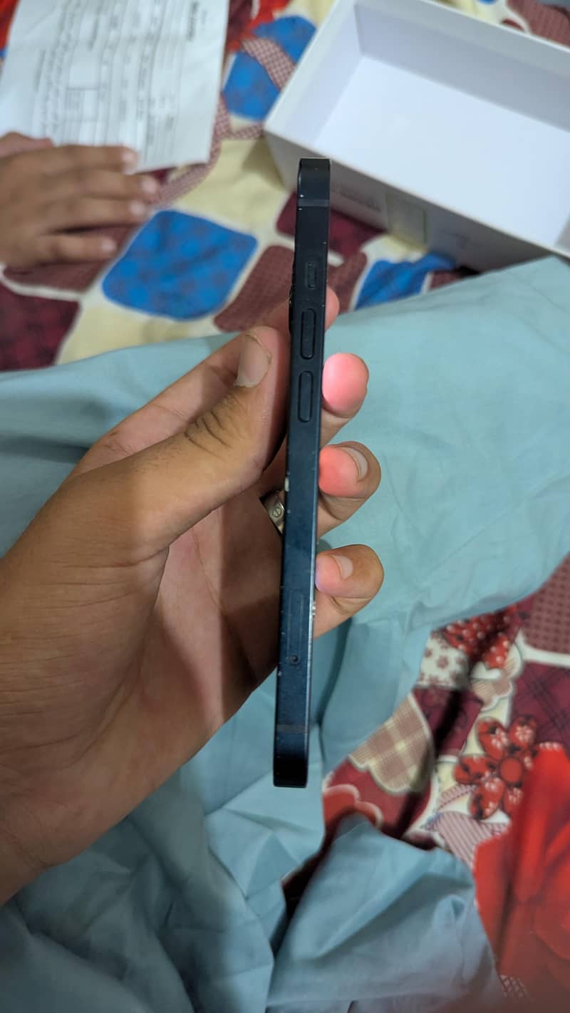 Apple iPhone 13 5