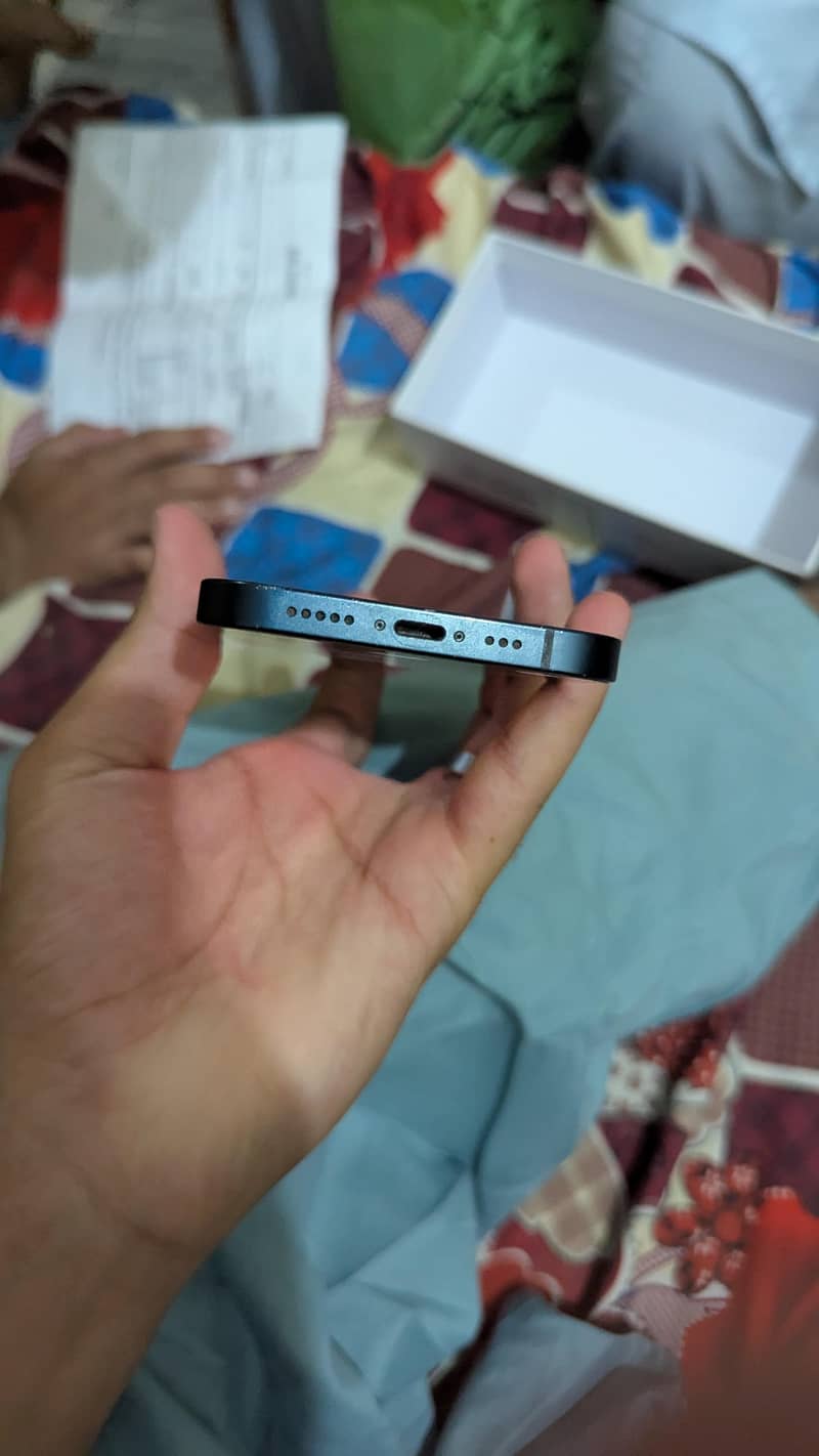 Apple iPhone 13 7