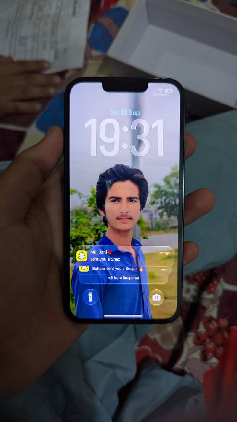 Apple iPhone 13 8