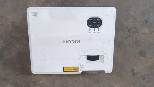 WE HAVE ALL KINDS OF PROJECTORS AVAILBLE IN DUBAI IMPORT 03152965654
