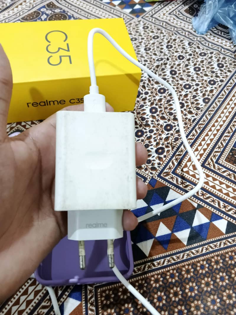 Realme C35 4