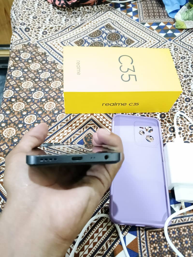 Realme C35 6
