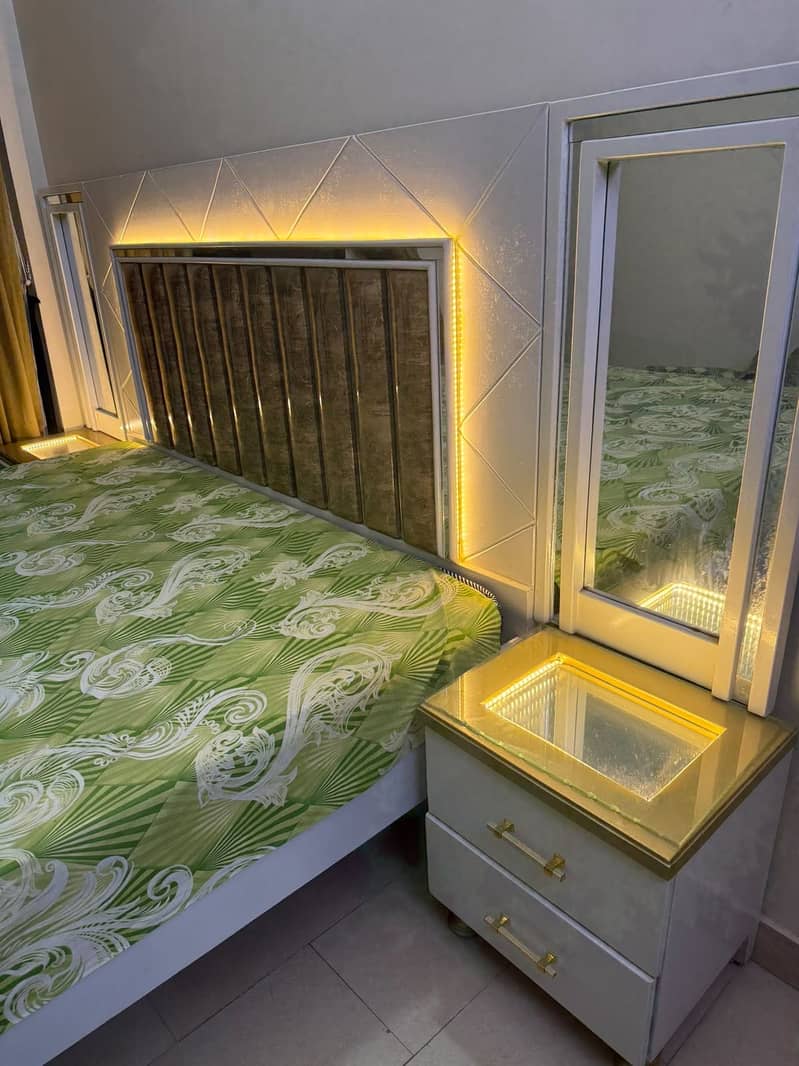 Bed with 2 side tables 1