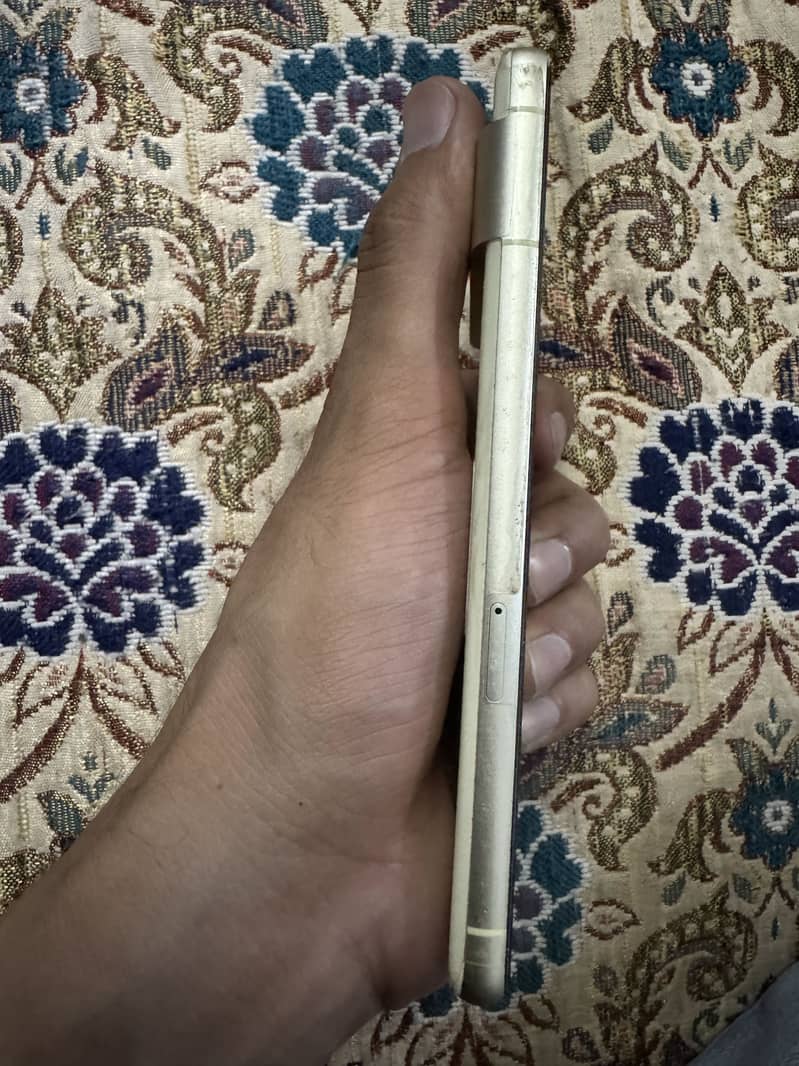 Google Pixel 7 4