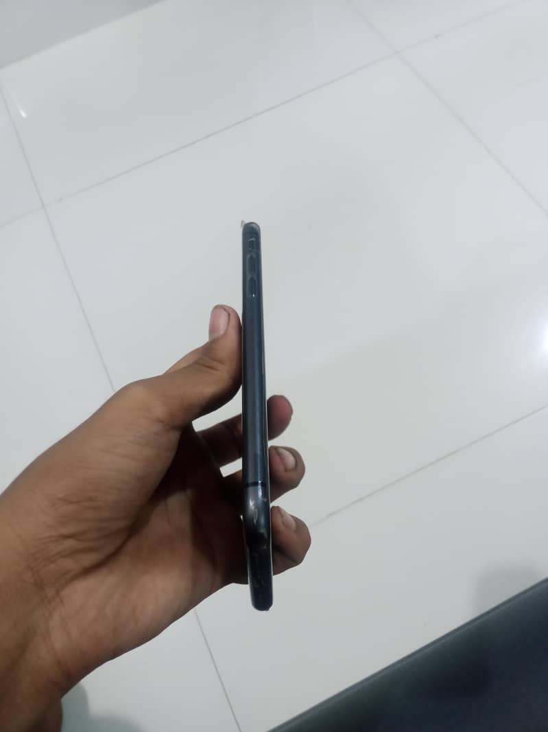 Apple iPhone 11 4