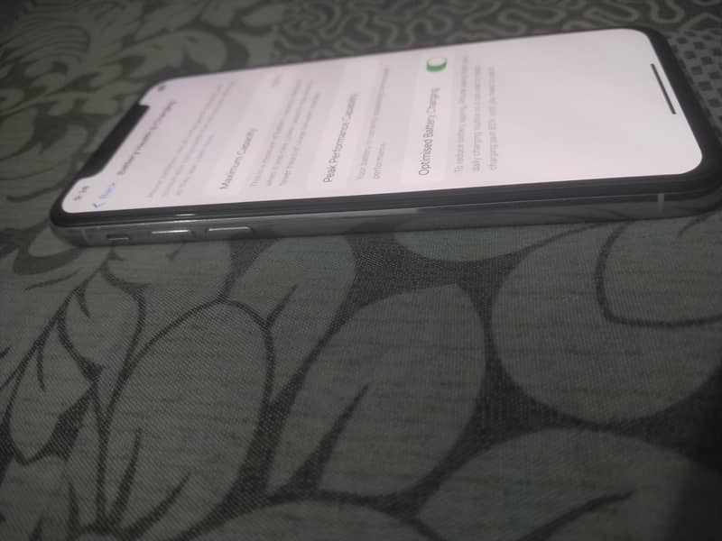Apple iPhone X 3