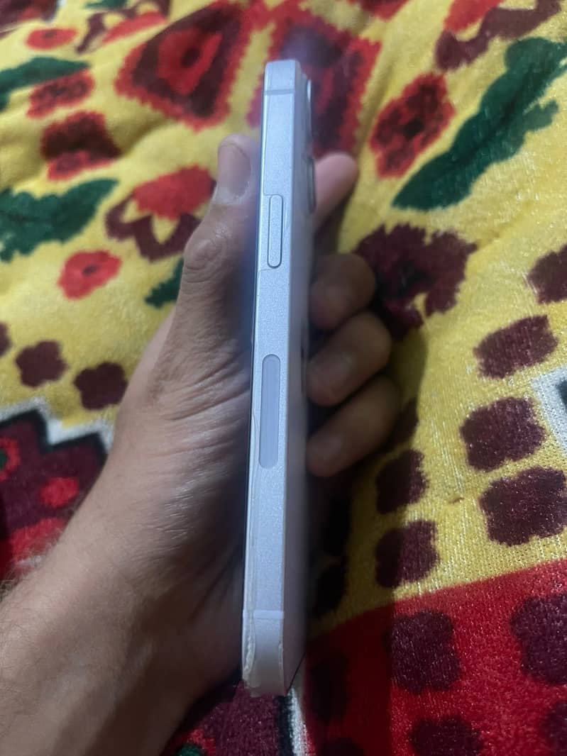 Apple iPhone 14 3