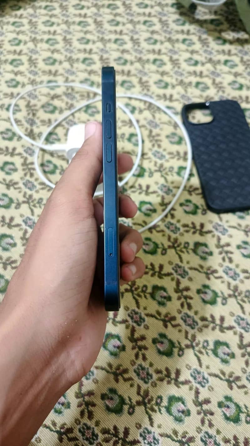 Apple iPhone 13 1
