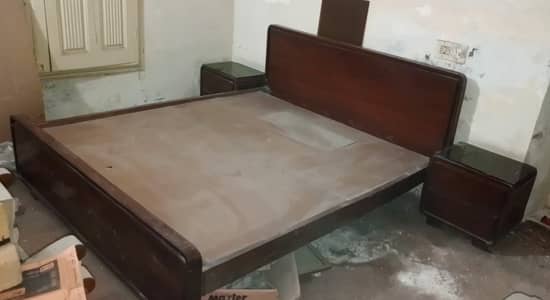 Bed with Two Sides Tables & Dressing table