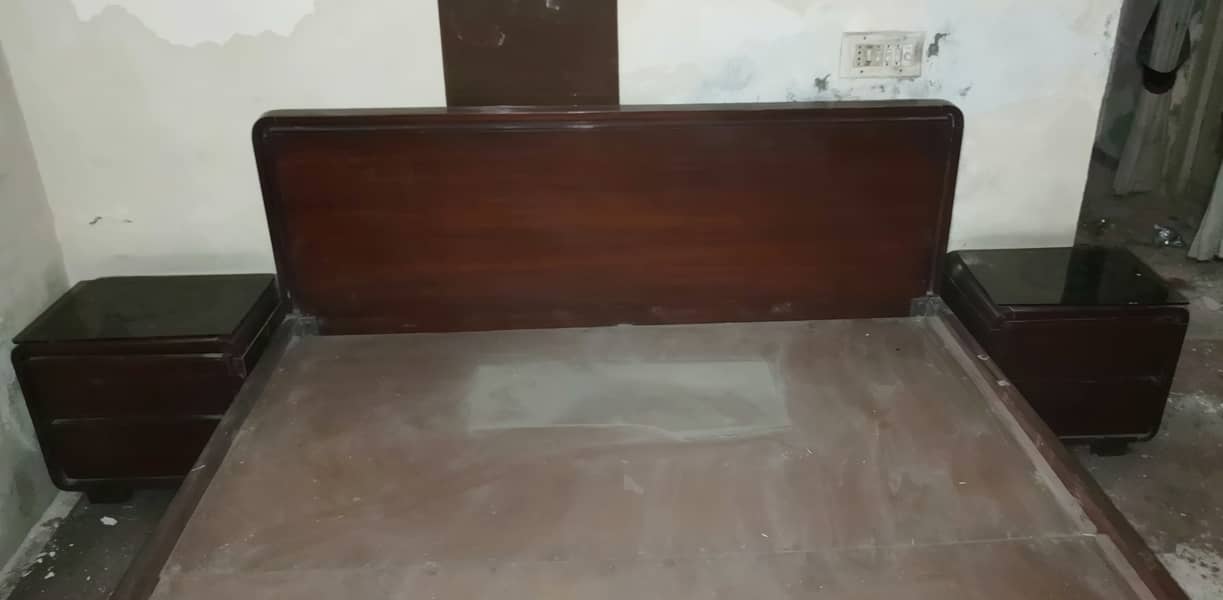 Bed with Two Sides Tables & Dressing table 1