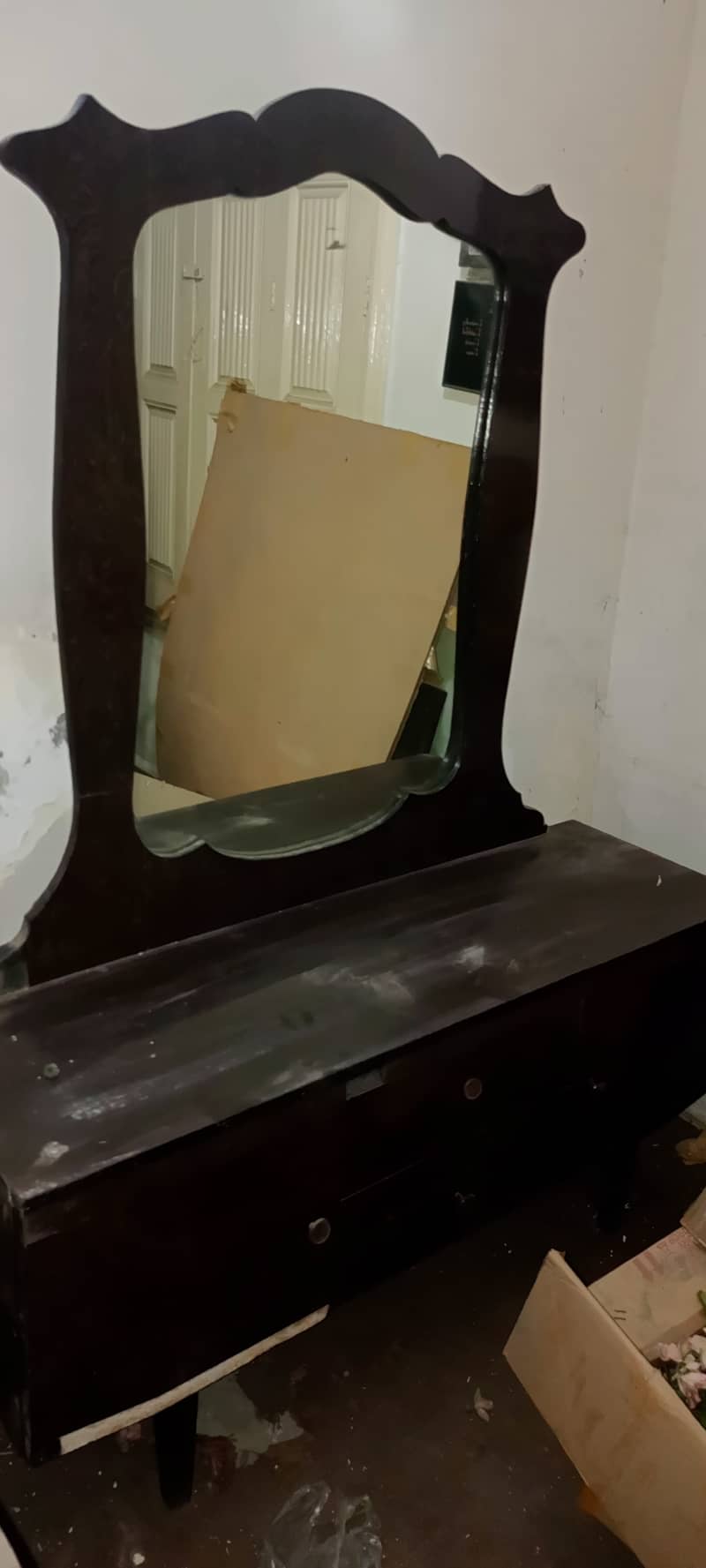 Bed with Two Sides Tables & Dressing table 4