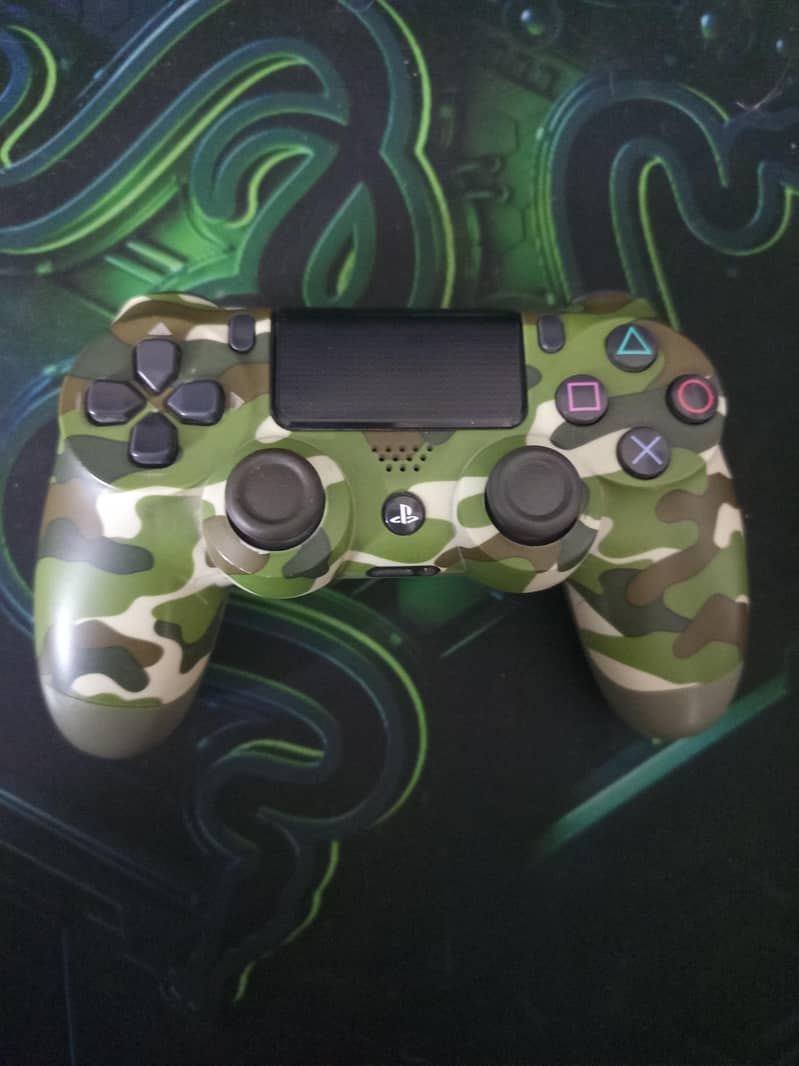 PS4 controller's 1