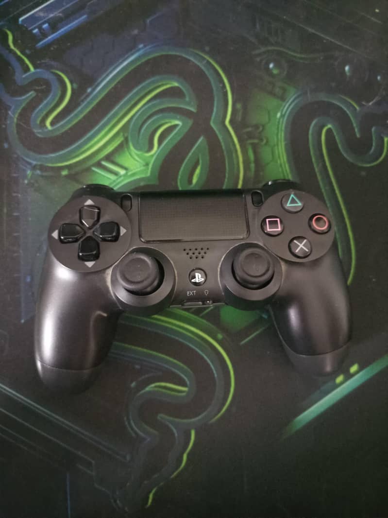 PS4 controller's 4