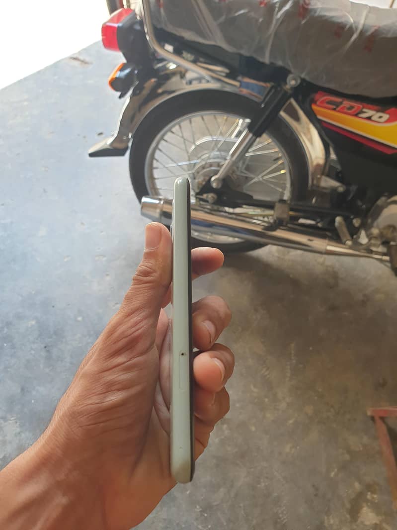 Google Pixel 5 4