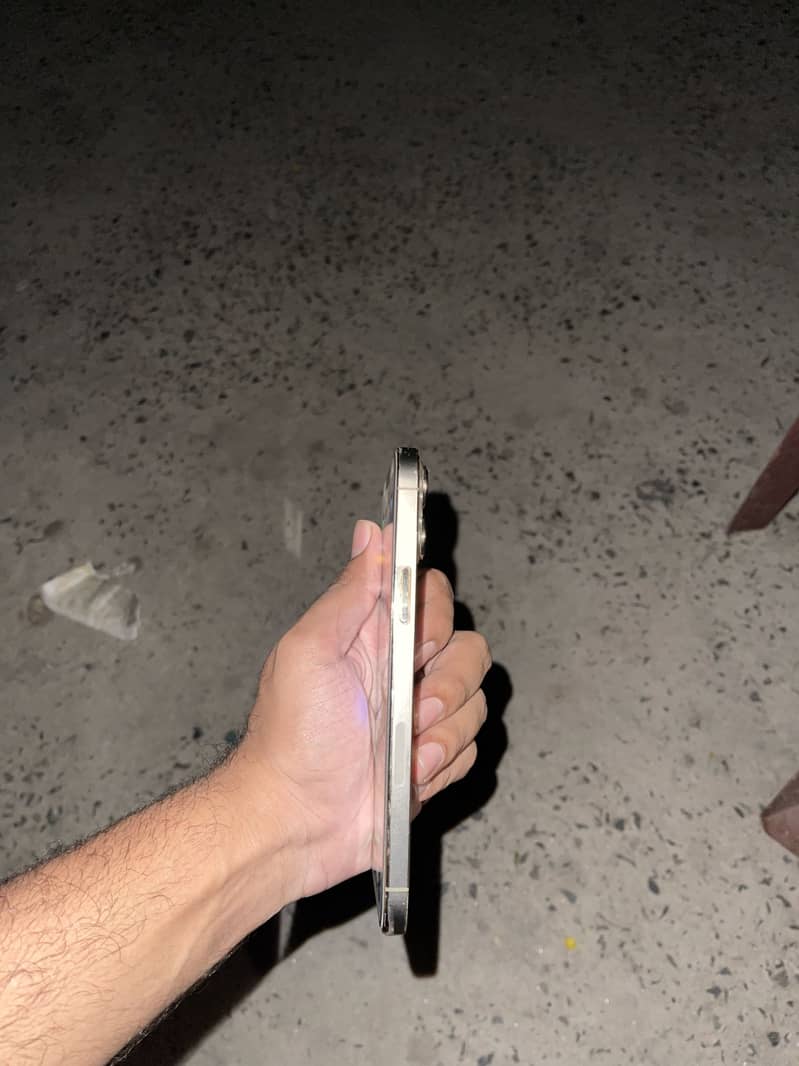 Apple iPhone 13 Pro Max 4