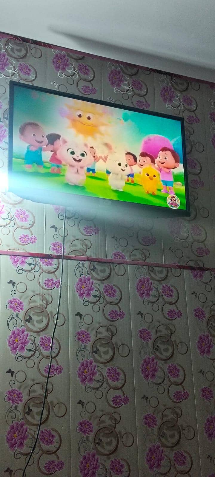 tcl Android LED 1