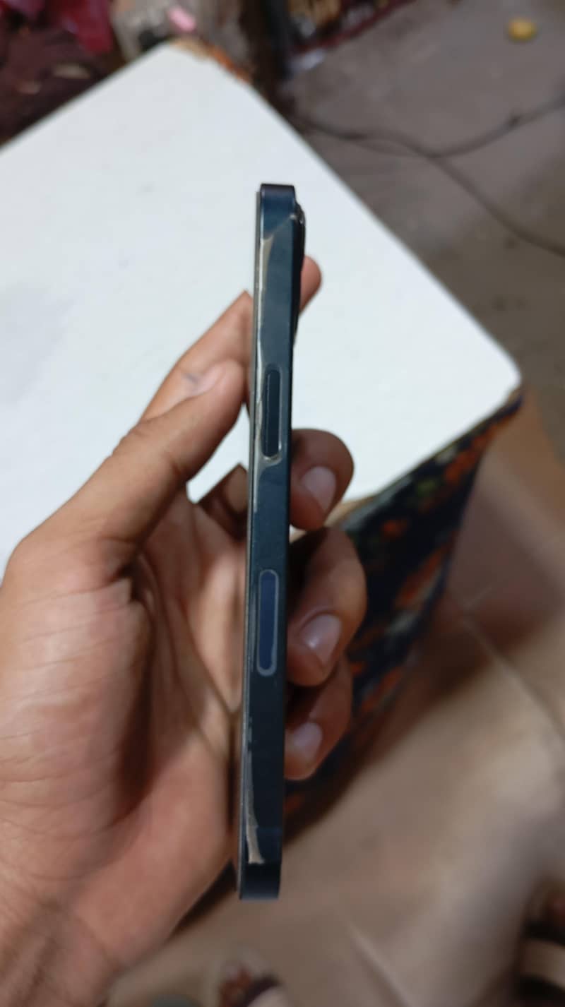 Apple iPhone 13 2