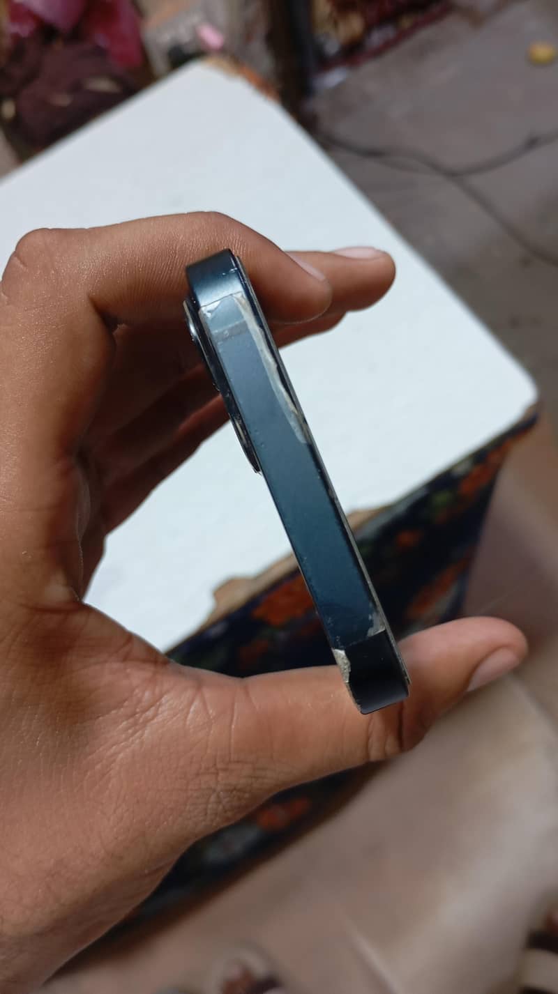 Apple iPhone 13 4