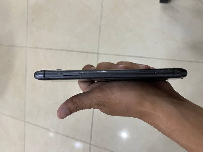 Apple iPhone 11 3