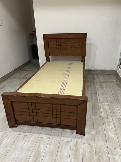 Single bed with side one draw