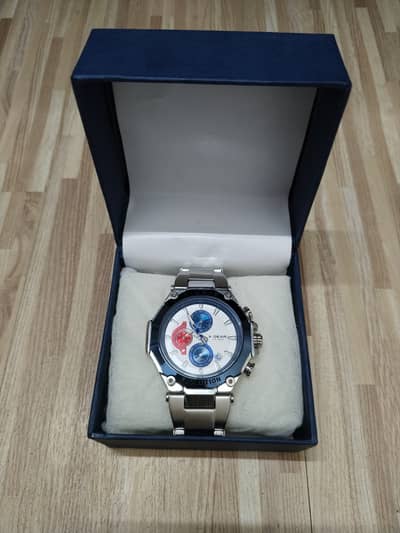 Multidail chronograph watch