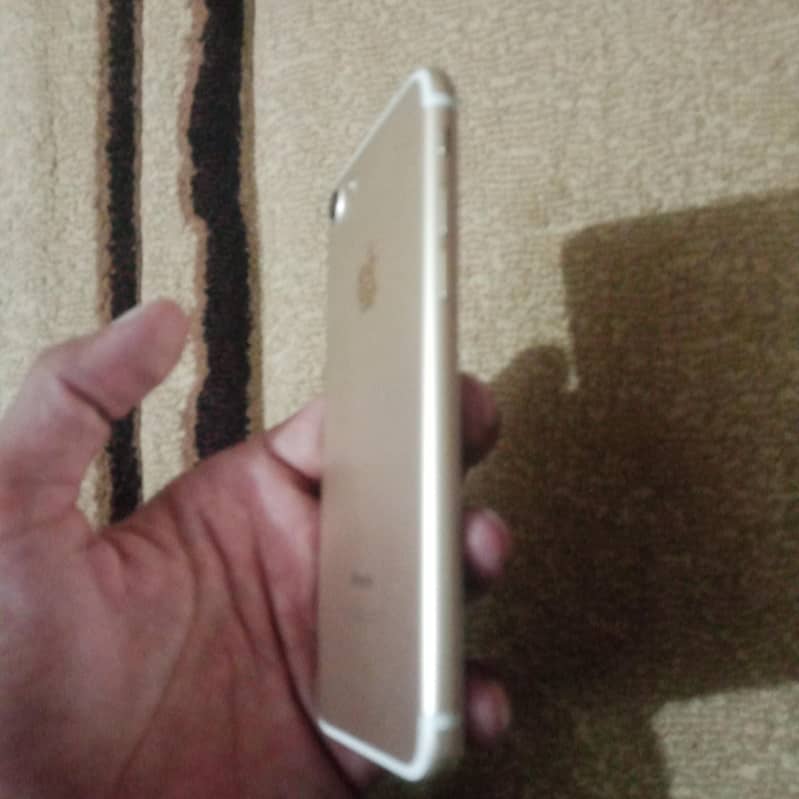 Apple iPhone 7 3