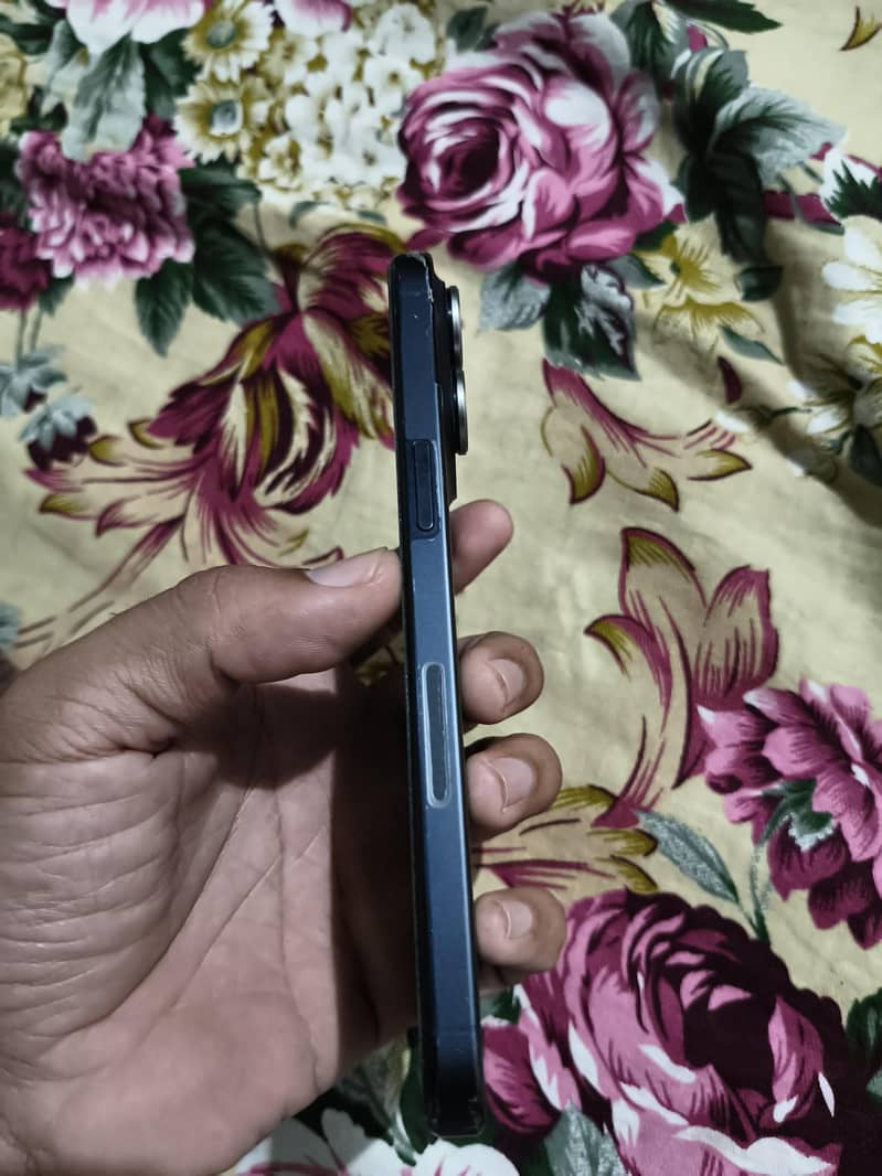 Apple iPhone 15 Pro Max 2