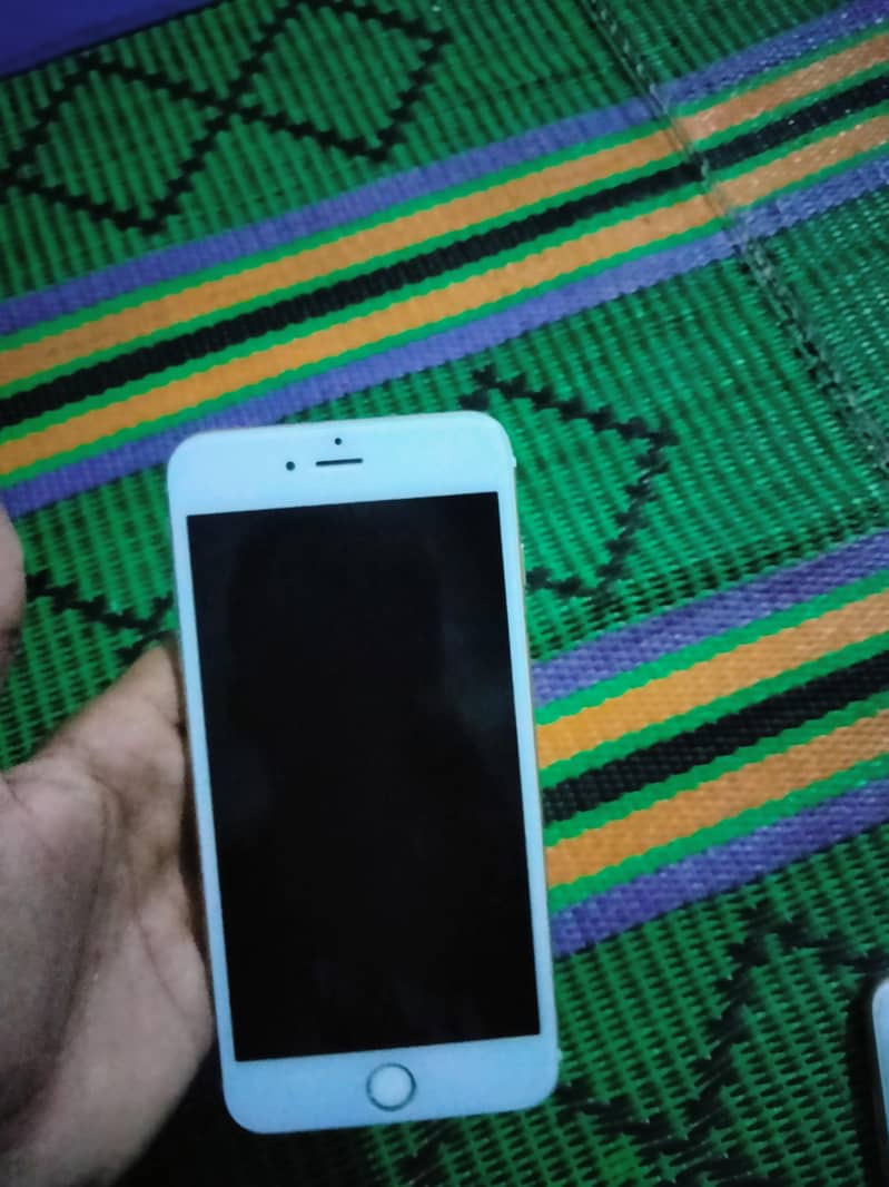 Apple iPhone 6 Plus 0