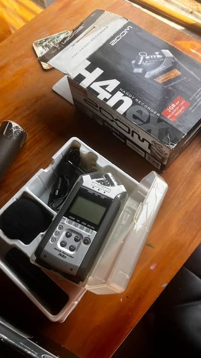 Zoom H4n Handy Recorder – Original Box & Accessories